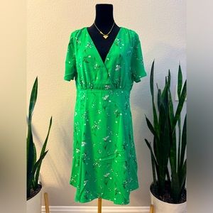 KAILEIGH WOMEN’S DRESS SIZE LARGE GREEN FLORAL V-NECK STRETCH LIGHTWEIGHT SLEEVE